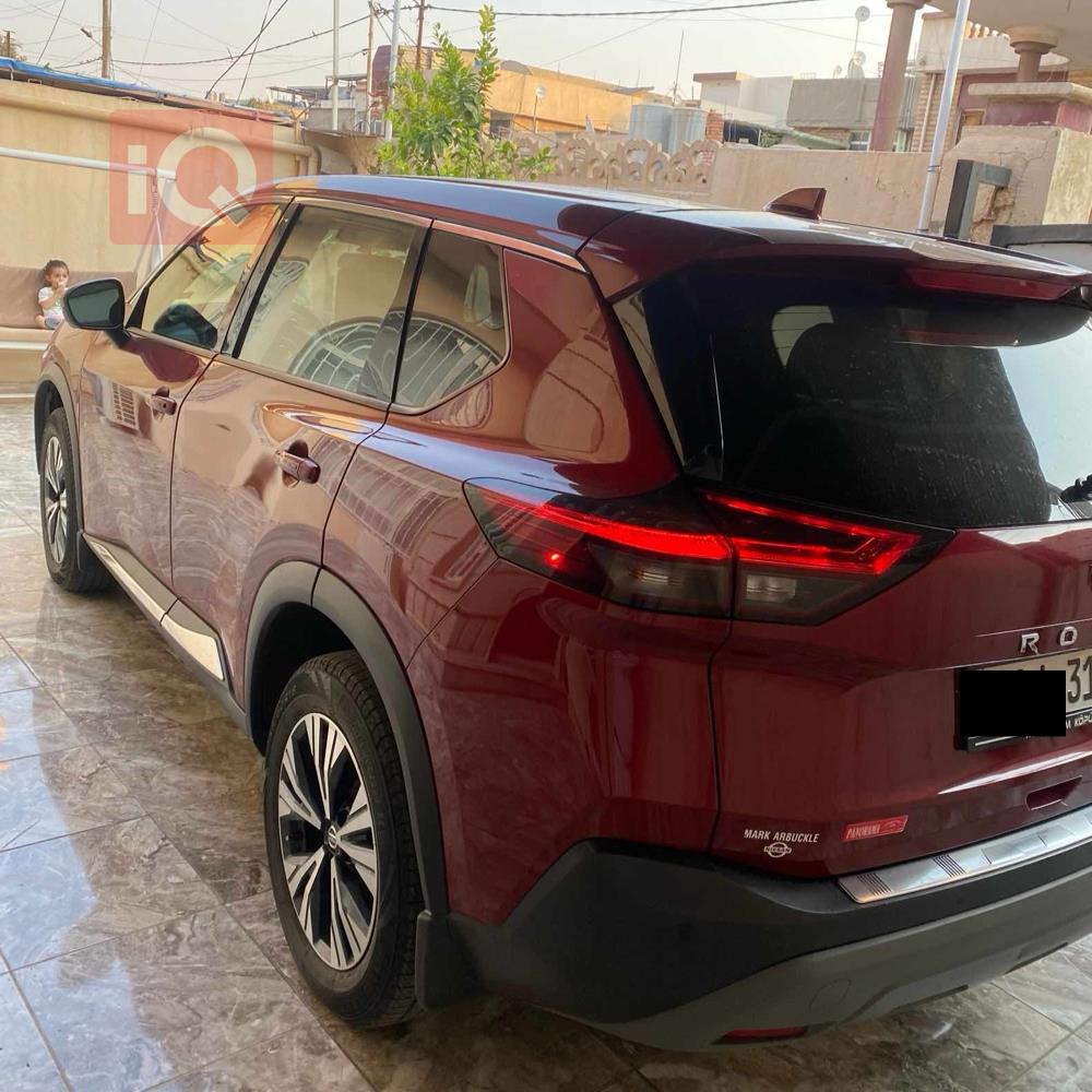 نيسان روج